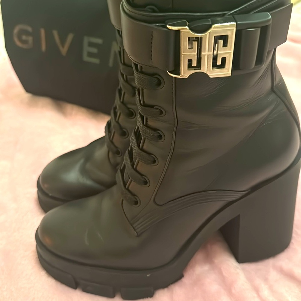 βΌοΈβͺοΈGivenchy β LEATHER COMBAT BOOTS βͺοΈβΌοΈ - Picture 5 of 11